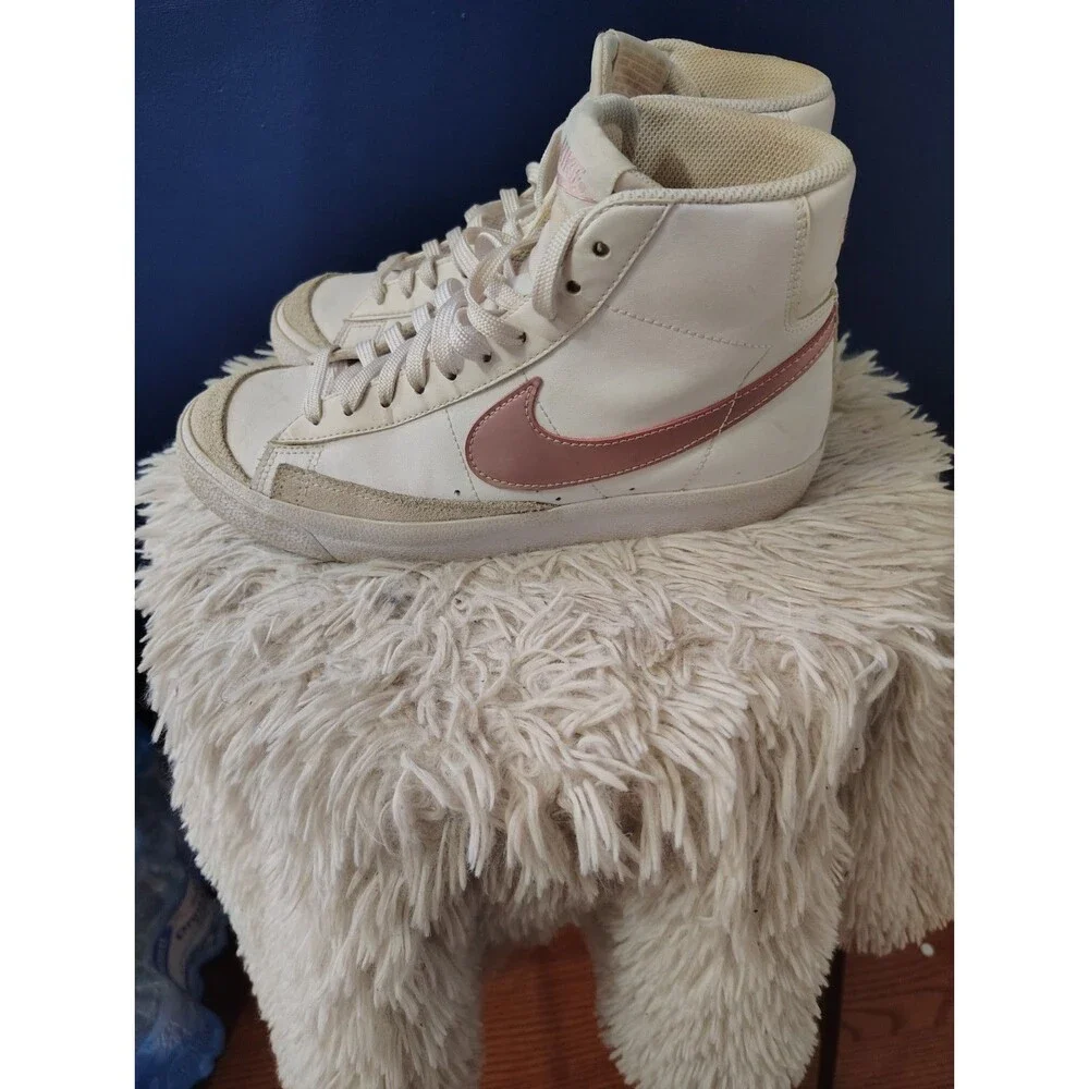 Nike Youth Blazer Mid 77 Vintage Retro Glow High Top Sneaker Size 7Y DA4086-105
